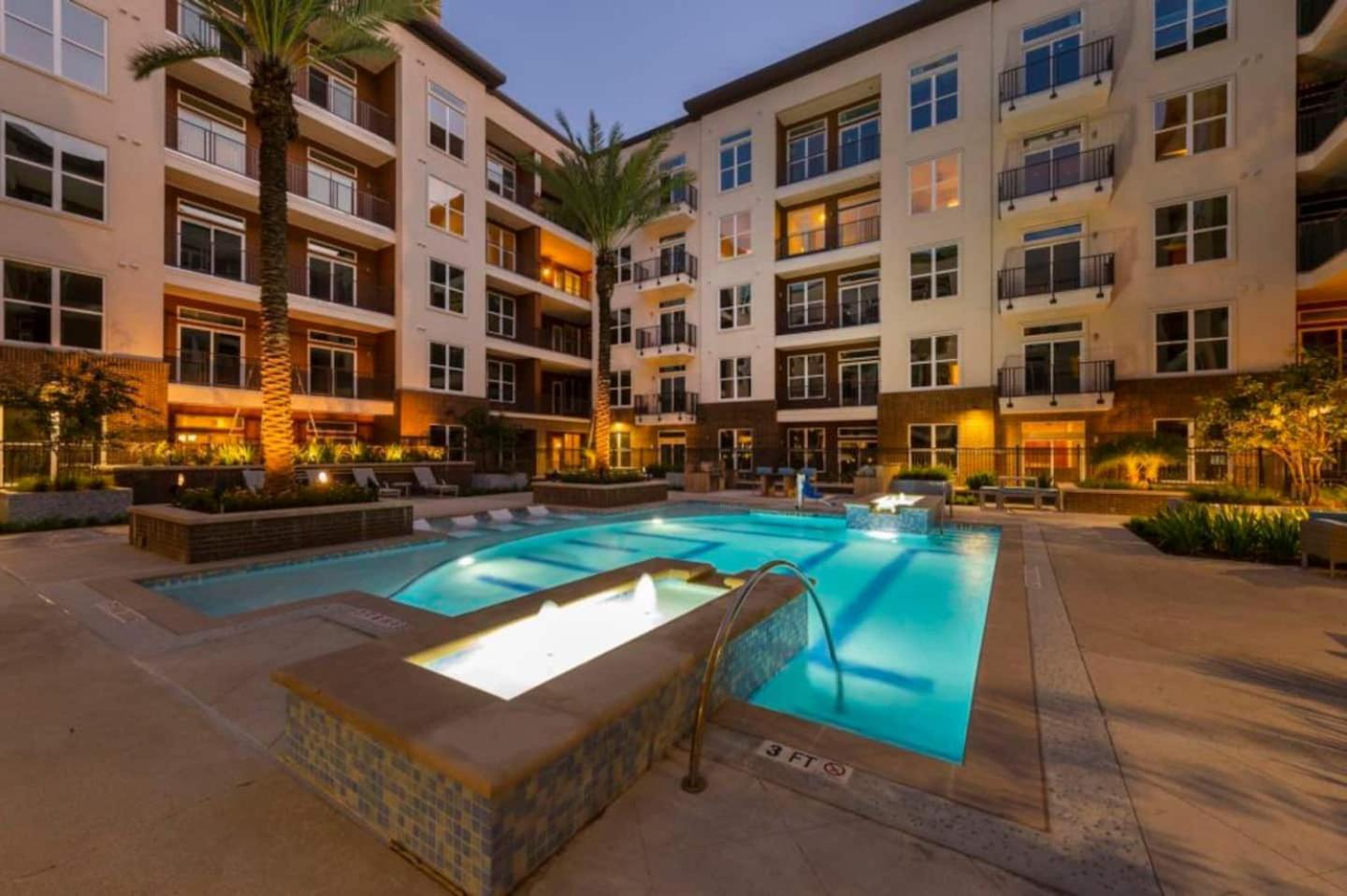 Downtown Apt Free Parking - Pool - Gym - Fully Kitchen Houston Exteriör bild